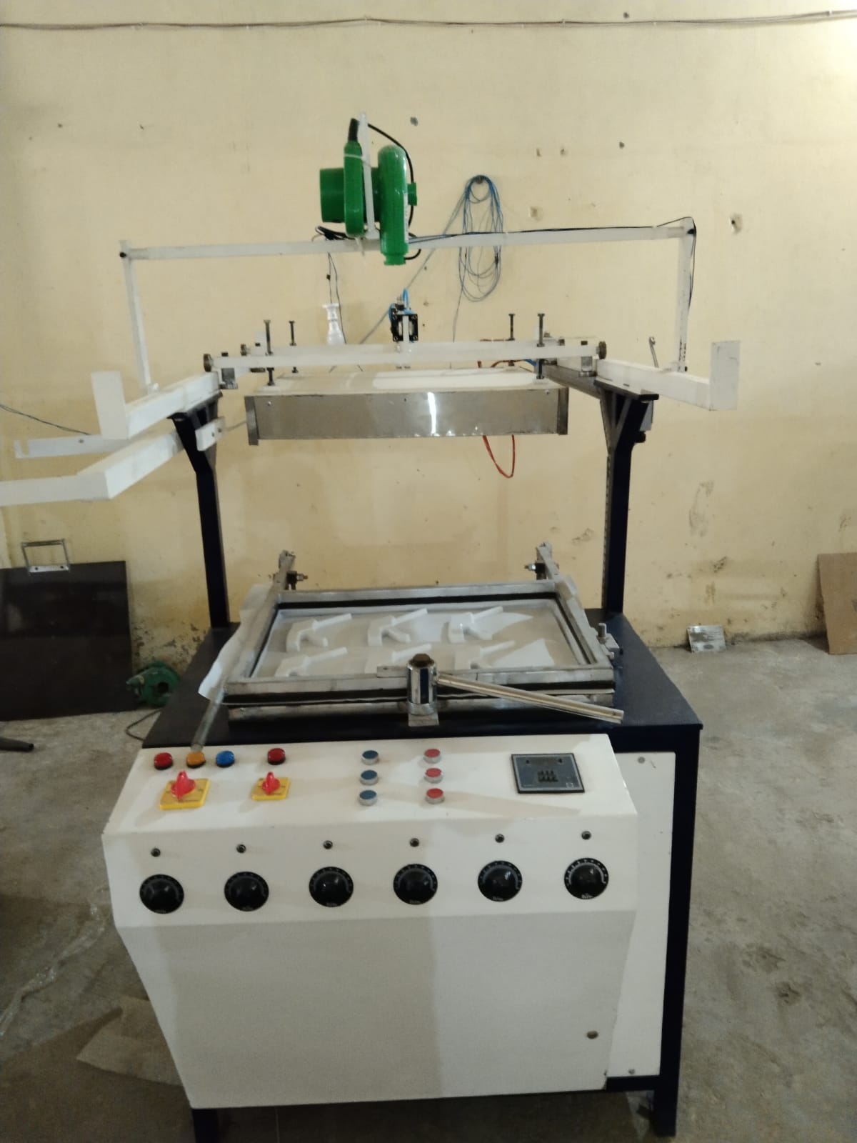 Automatic food packing blister machine