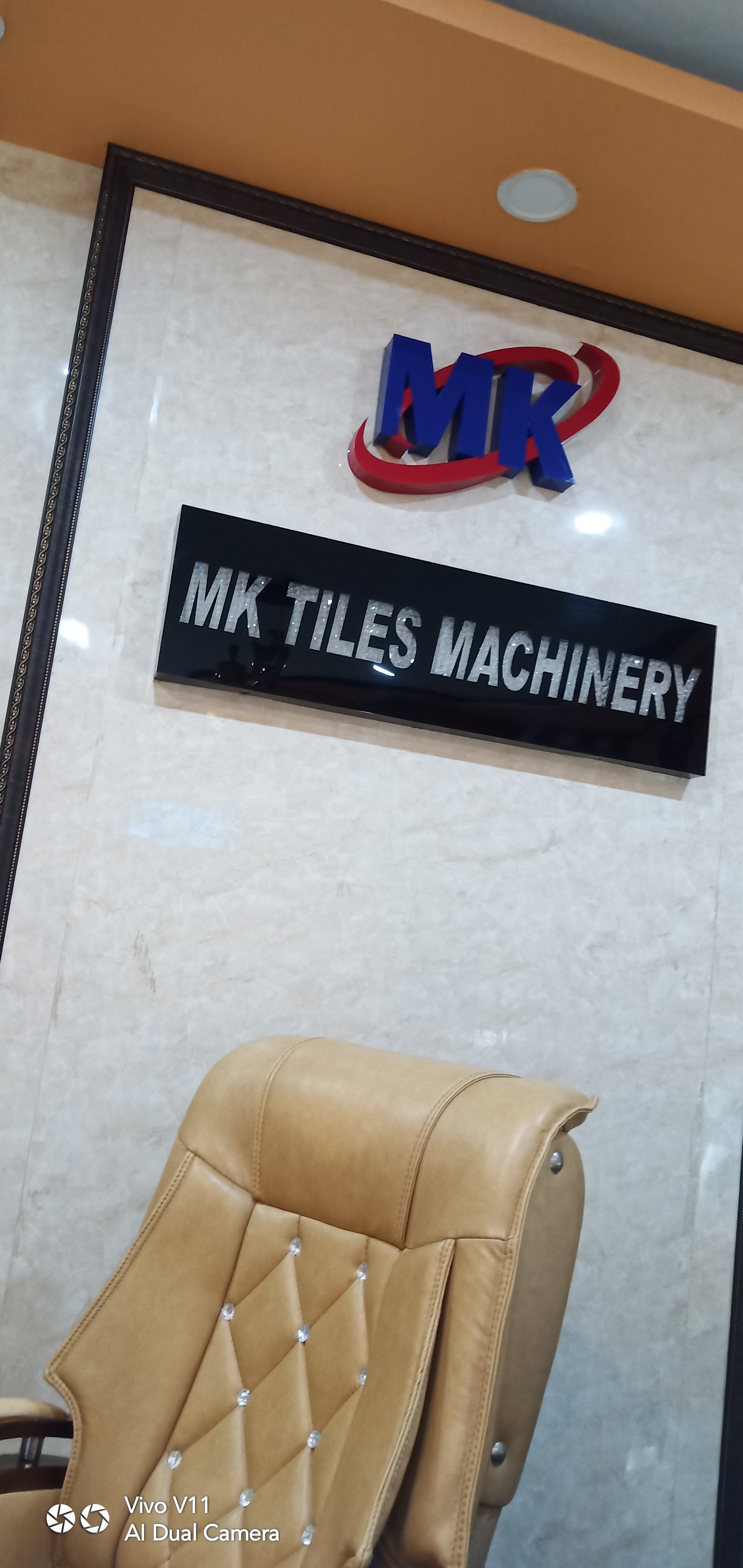 Interlocking tiles machine Interlocking tiles machine